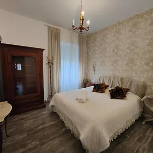 κάντε κράτηση εδώ